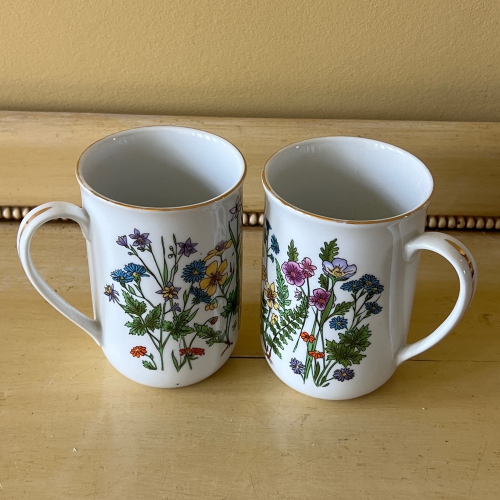 Washington Cathedral “Wild Flowers” Teacups - Picture 4 of 5
